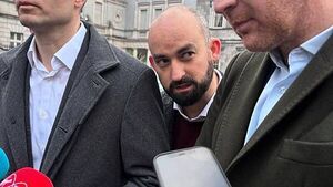 Hayes apologises for wearing ‘brown makeup’ in Obama impersonation