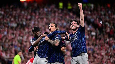 Wednesday briefing: Arsenal and Tottenham start with wins in Champions League