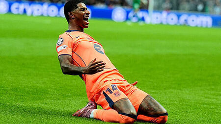 Marcus Rashford finds goalscoring touch as Barcelona win at Newcastle