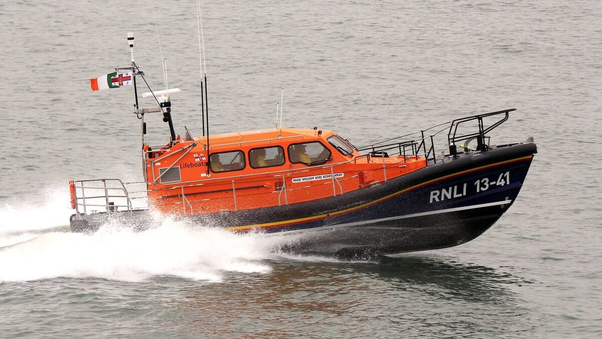 Dunmore East RNLI launch rescue following report of missing diver