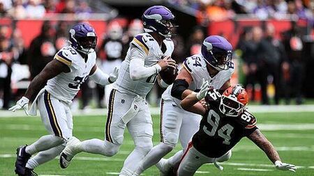 Carson Wentz rallies Vikings to win vs. Browns in London