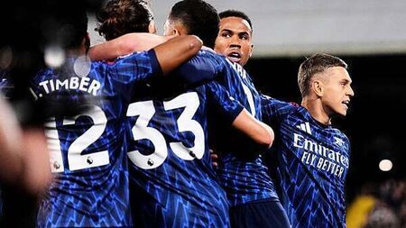 Arsenal move clear at top of Premier League after victory at Fulham