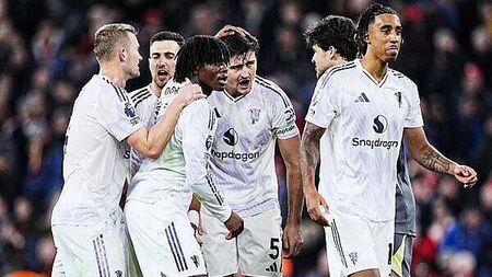 Harry Maguire hands Manchester United late win over misfiring Liverpool