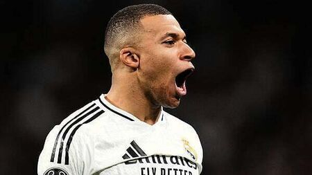 Kylian Mbappe nets late winner as Real Madrid beat nine-man Getafe to go top