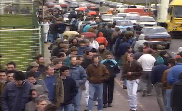 April 1990: 2,300 workers at the Waterford Crystal factories in Waterford city and Dungarvan went on strike today, and there are no plans for talks to end the dispute. April 1990: 2,300 workers at the Waterford Crystal factories in Waterford city and Dungarvan went on strike today, and there are no plans for talks to end the dispute.