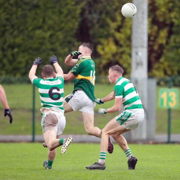 Gaultier's Craig O'Keeffe pulls off a backward handpass to deceive Ballinacourty's Maurice Power and Shane Crotty. Gaultier's Craig O'Keeffe pulls off a backward handpass to deceive Ballinacourty's Maurice Power and Shane Crotty.