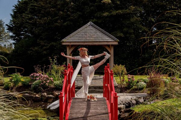 Photo: INFOKUS The bride made her own flower arrangements. 