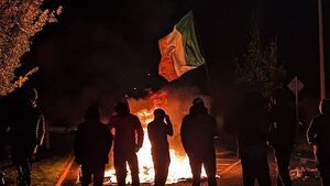 Six arrests as gardaí condemn ‘mob thuggery’