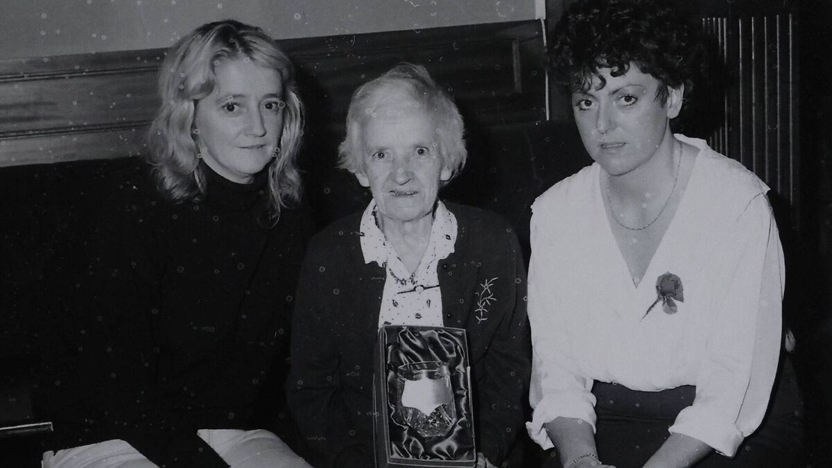 From the Archive: Singing pubs in 1990, Pupil of the Year award and much more in photos from Waterford's past