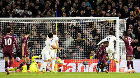 Leeds pile more misery on West Ham with comfortable victory at Elland Road