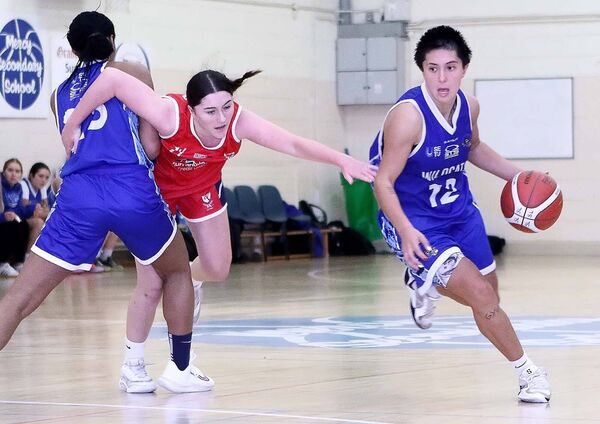 Wildcats Alyssa Durazo-Frescas moves forward as her teammate Jasmine Walker blocks the progress of Brunell's Ava Walshe. Photos: Noel Browne Wildcats Alyssa Durazo-Frescas moves forward as her teammate Jasmine Walker blocks the progress of Brunell's Ava Walshe. Photos: Noel Browne
