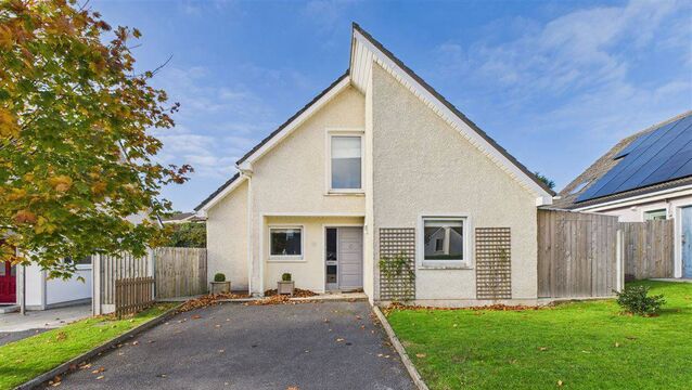 Waterford Property: Coastal retreat in scenic Dunmore East