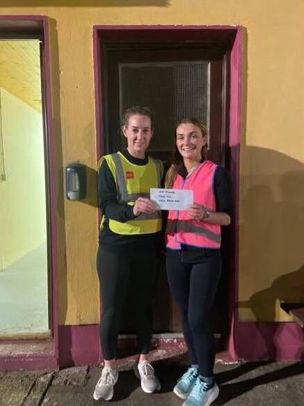 The winner of the Touraneena Runners Club 'Predict Your Time' is presented with her prize The winner of the Touraneena Runners Club 'Predict Your Time' is presented with her prize