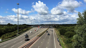 Man (20s) arrested after high-speed chase on M4 with firearm Man (20s) arrested after high-speed chase on M4 with firearm