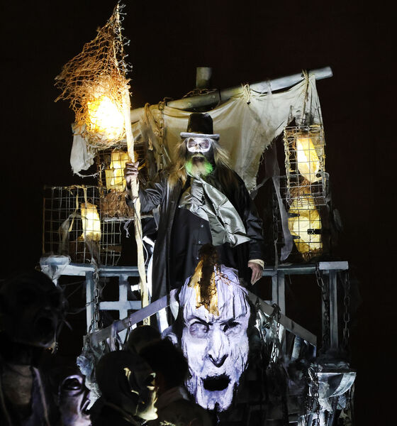 Spraoi, Siren Sisters, Samhain Parade. Photo: Joe Evans Spraoi, Siren Sisters, Samhain Parade. Photo: Joe Evans