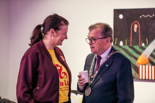 Cathy Hanrahan in conversation with Mayor Seamus Ryan Photo: Amanda Alexander (@lightsensitivephotography)
