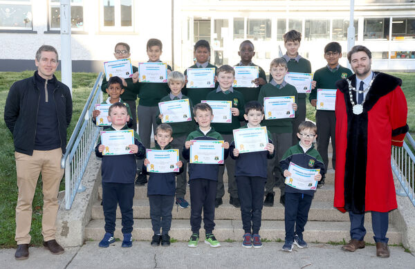  Metropolitan Mayor of Waterford Cllr. Adam Wyse presented School Kindness Awards to the pupils at Scoil Mhuire NS Ferrybank; also included is Principal James Robinson.