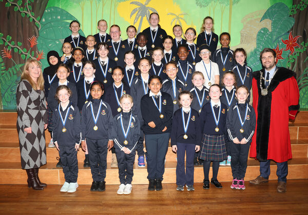  Metropolitan Mayor of Waterford Cllr. Adam Wyse presented Summer Star reading awards to Our Lady of Mercy NS pupils.