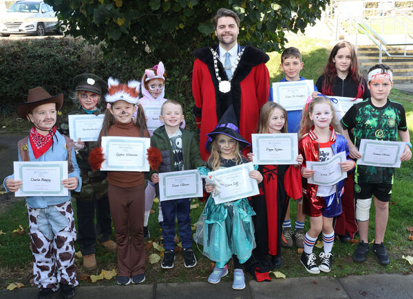  Metropolitan Mayor of Waterford Cllr. Adam Wyse presented Be Kind Awards to the pupils from Scoil Mhuire Butlerstown NS.