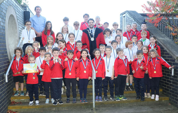  Metropolitan Mayor of Waterford Cllr. Adam Wyse presented awards to the pupils at Gaelscoil na nDeise, also included Deputy Principal Cian Ó Fathaigh.