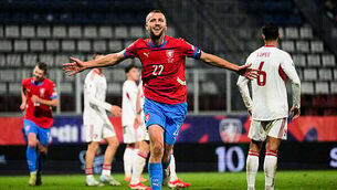 Roy Keane shuts down Wayne Rooney criticism of Ireland celebrations