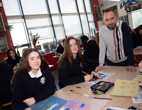 Students Jasmine Murphy and Alex Connolly with Oil Pastel Visual Artist Declan O'Meara. photo: John Power