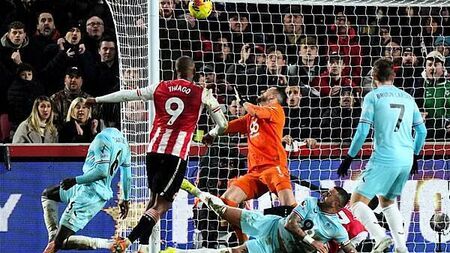 Igor Thiago brace earns Brentford win over Burnley after late drama