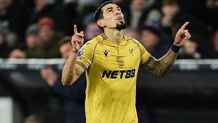 Daniel Munoz scores as Crystal Palace beat struggling Burnley