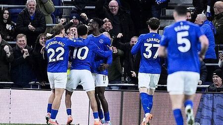 Thierno Barry breaks Everton duck as David Moyes’ impressive side beat Forest