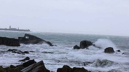 Yellow wind warning issued for three counties