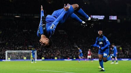 Man Utd and Bournemouth take a point each from chaotic eight-goal thriller