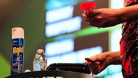 Jurjen van der Velde comes prepared for battle with Ally Pally wasp