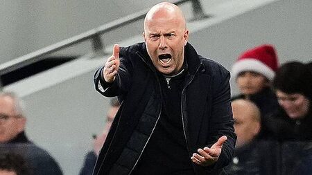 Micky van de Ven tackle on Alexander Isak ‘reckless’ – Liverpool boss Arne Slot