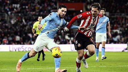 Manchester City held at Sunderland to sit four points adrift of Arsenal