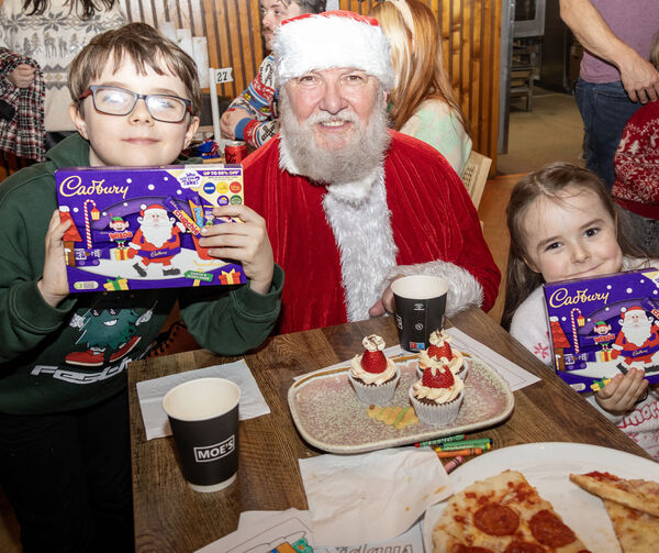  Santa paid a surprise visit to Moes Tramore and is pictured here with Fionn and Robyn. Photo: Joe Evans