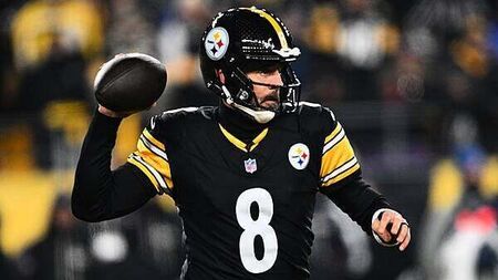 Aaron Rodgers throws late touchdown pass to send Steelers into play-offs