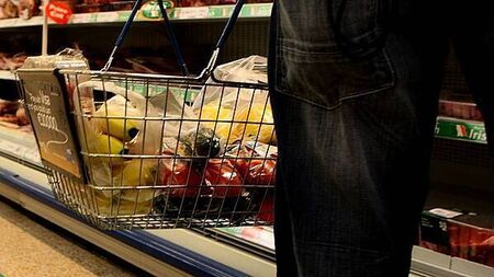 A quarter of parents struggling financially, survey finds