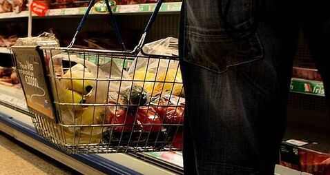 A quarter of parents struggling financially, survey finds