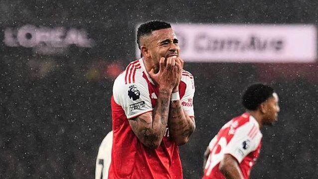 Arsenal held by Liverpool but go six points clear at top of Premier League