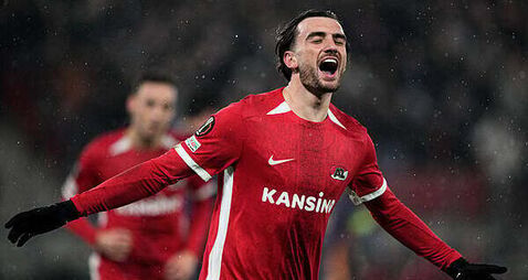Troy Parrott scores hat-trick as AZ Alkmaar beat Ajax 6-0