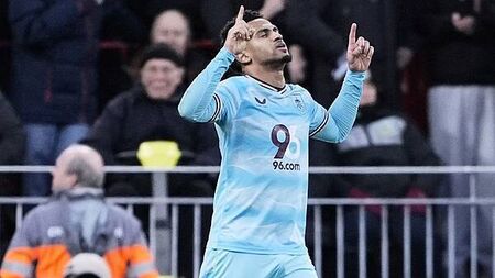 Liverpool drop points as Burnley battle to draw at Anfield