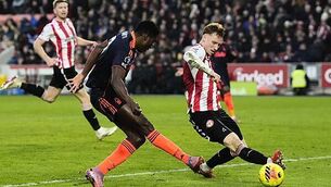 Maradona heirs say Golden Ball trophy was stolen and want to stop its auction Maradona heirs say Golden Ball trophy was stolen and want to stop its auction