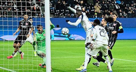 Kolo Muani scores to help Tottenham into last 16