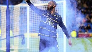 Luke Littler fights off Ross Smith to reach quarter-finals of World Masters Luke Littler fights off Ross Smith to reach quarter-finals of World Masters