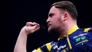 Luke Littler fights off Ross Smith to reach quarter-finals of World Masters