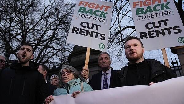 Opposition parties protest against Residential Tenancies Bill as Dáil debates