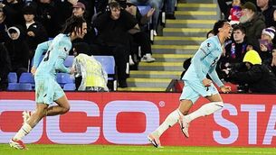 Man City ease past Fulham to move within three points of leaders Arsenal