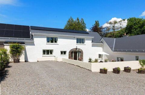 Waterford Property: Exceptionally restored farmhouse on 10 acres of land