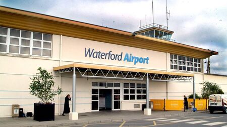 Contracts between Waterford Airport and US oil billionaire Kelcy Warren officially signed
