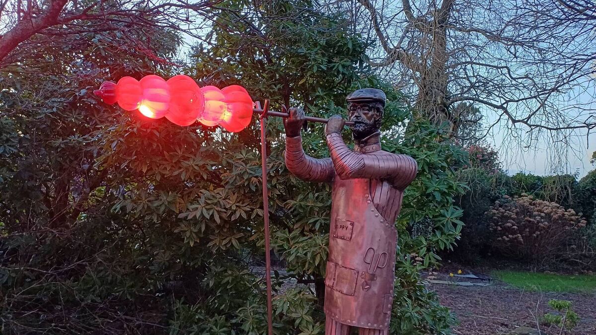 Incredible sculpture dedicated to Waterford's history of glassmaking is unveiled